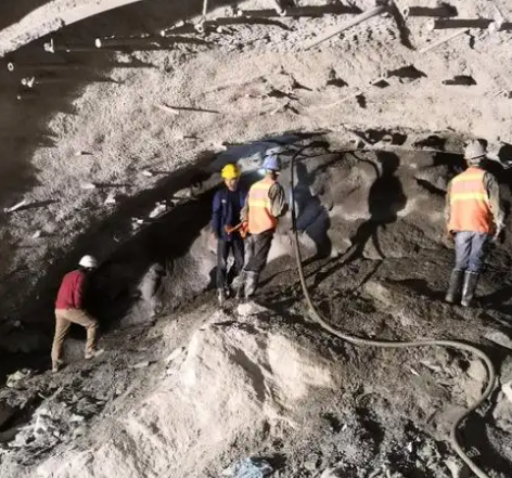 静海拱顶带模注浆料的施工流程及注意事项